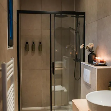 Tiny House Miyo - Welness In The Woods With Garden Tub Nunspeet
