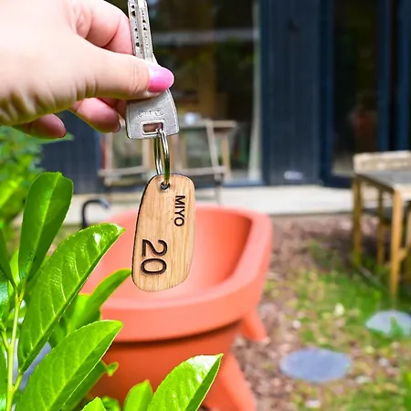 Tiny House Miyo - Welness In The Woods With Garden Tub Nunspeet